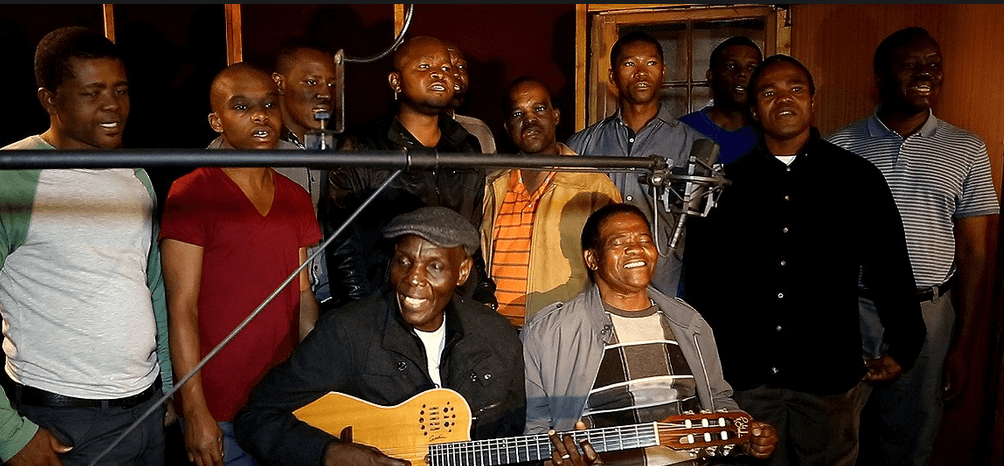 picture of oliver mtukudzi and Lady Smith singing